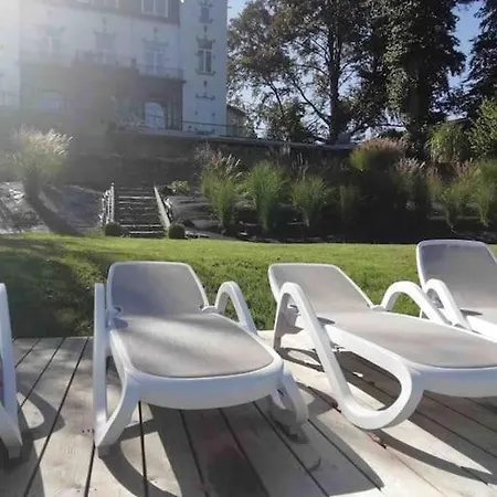 Chateau En Bord D'ourthe La Terrasse 公寓 *