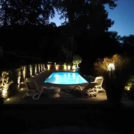 Chateau En Bord D'ourthe La Terrasse 公寓 *