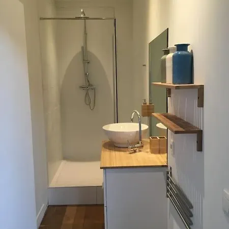 Chateau En Bord D'ourthe Διαμέρισμα *