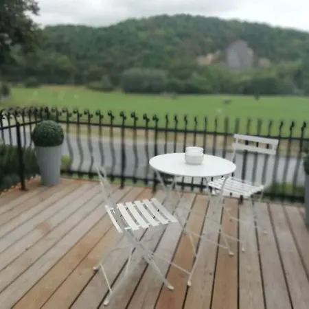 Chateau En Bord D'ourthe La Terrasse *