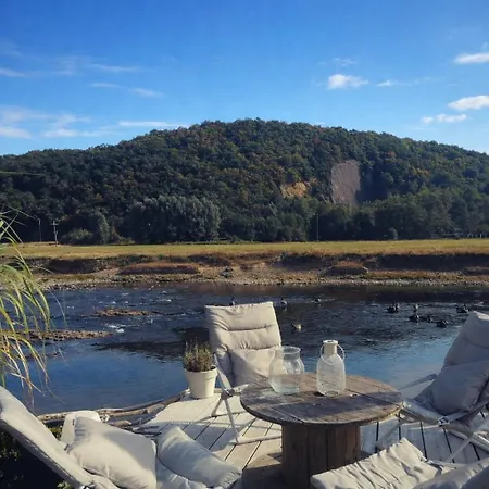 Chateau En Bord D'ourthe La Terrasse Apartman *